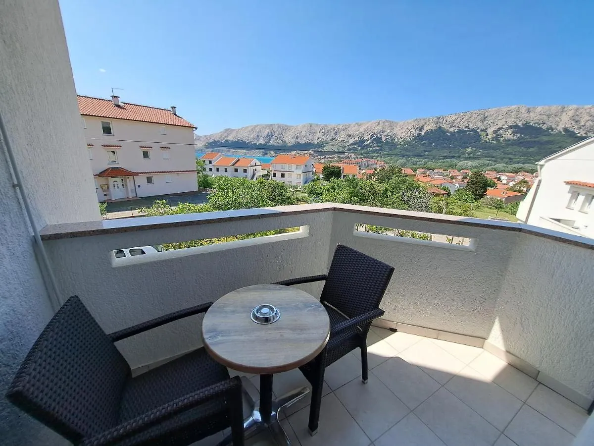 Apartments Leticia Baška 0*,