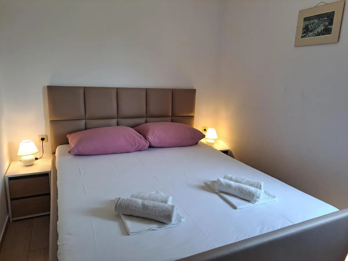 Apartments Leticia  Baška