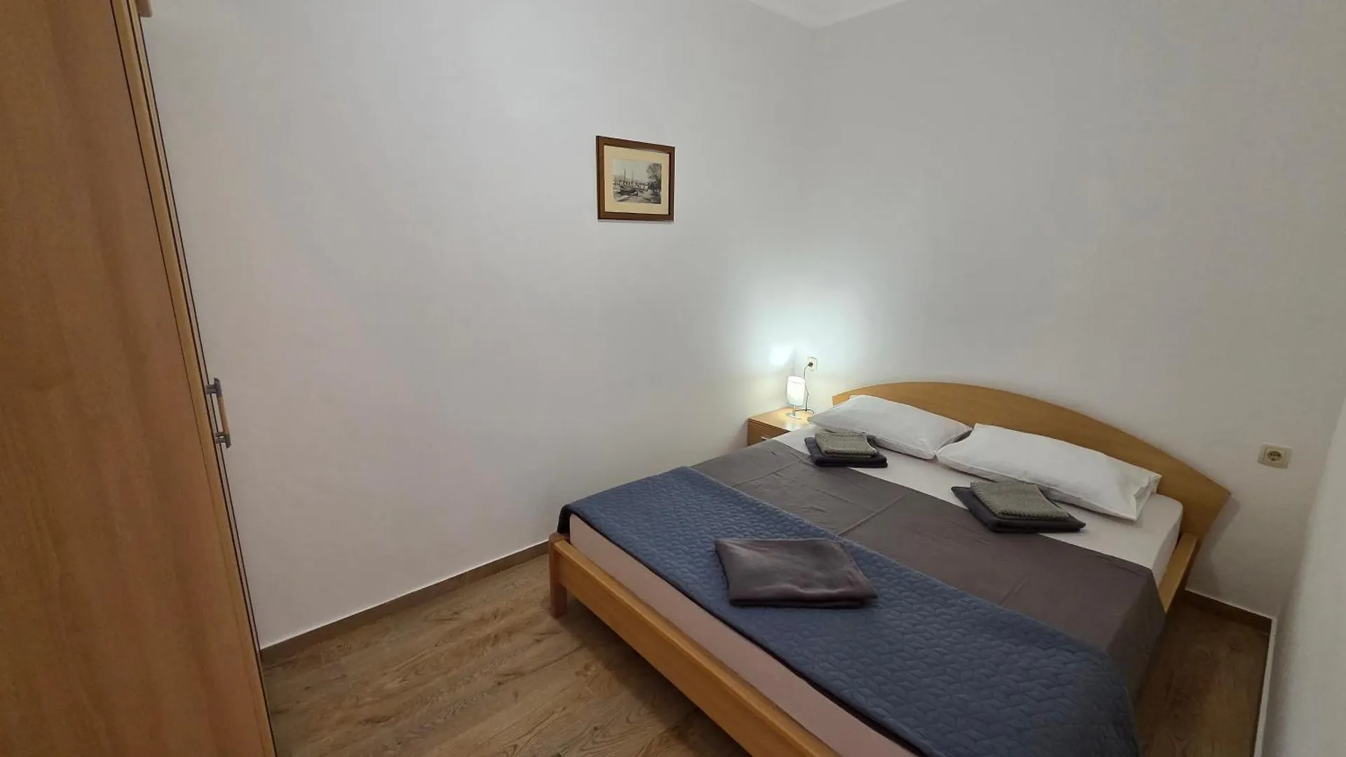 Apartments Leticia Baška 0*,