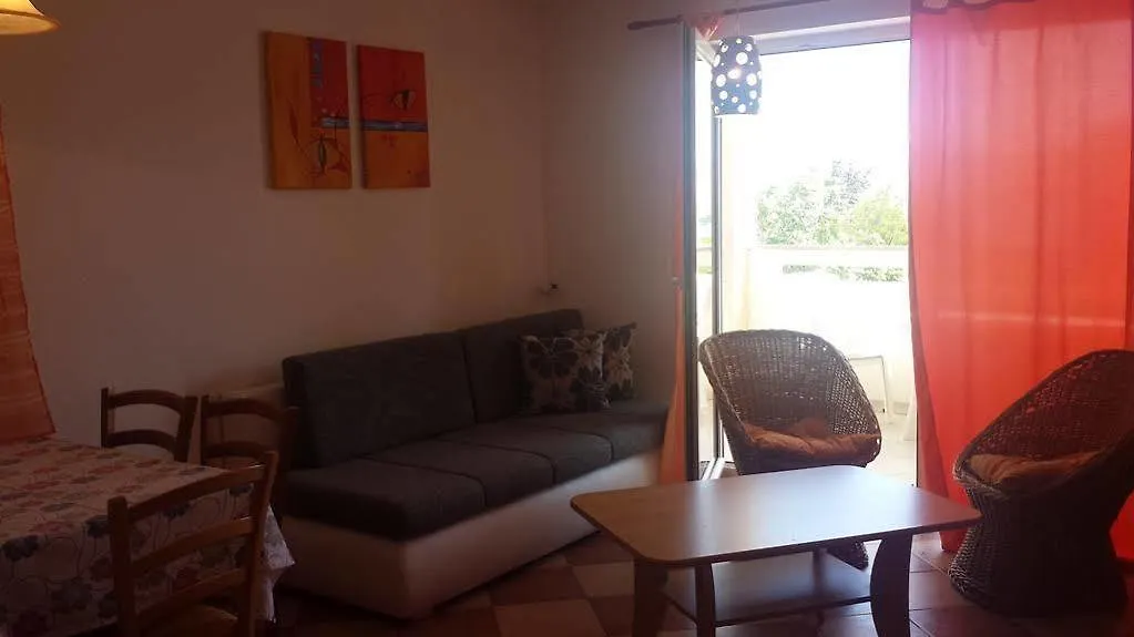 Apartments Leticia Baška 0*,