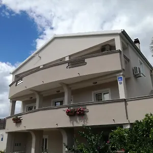 https://juric-apartments.hotelinzadar.com