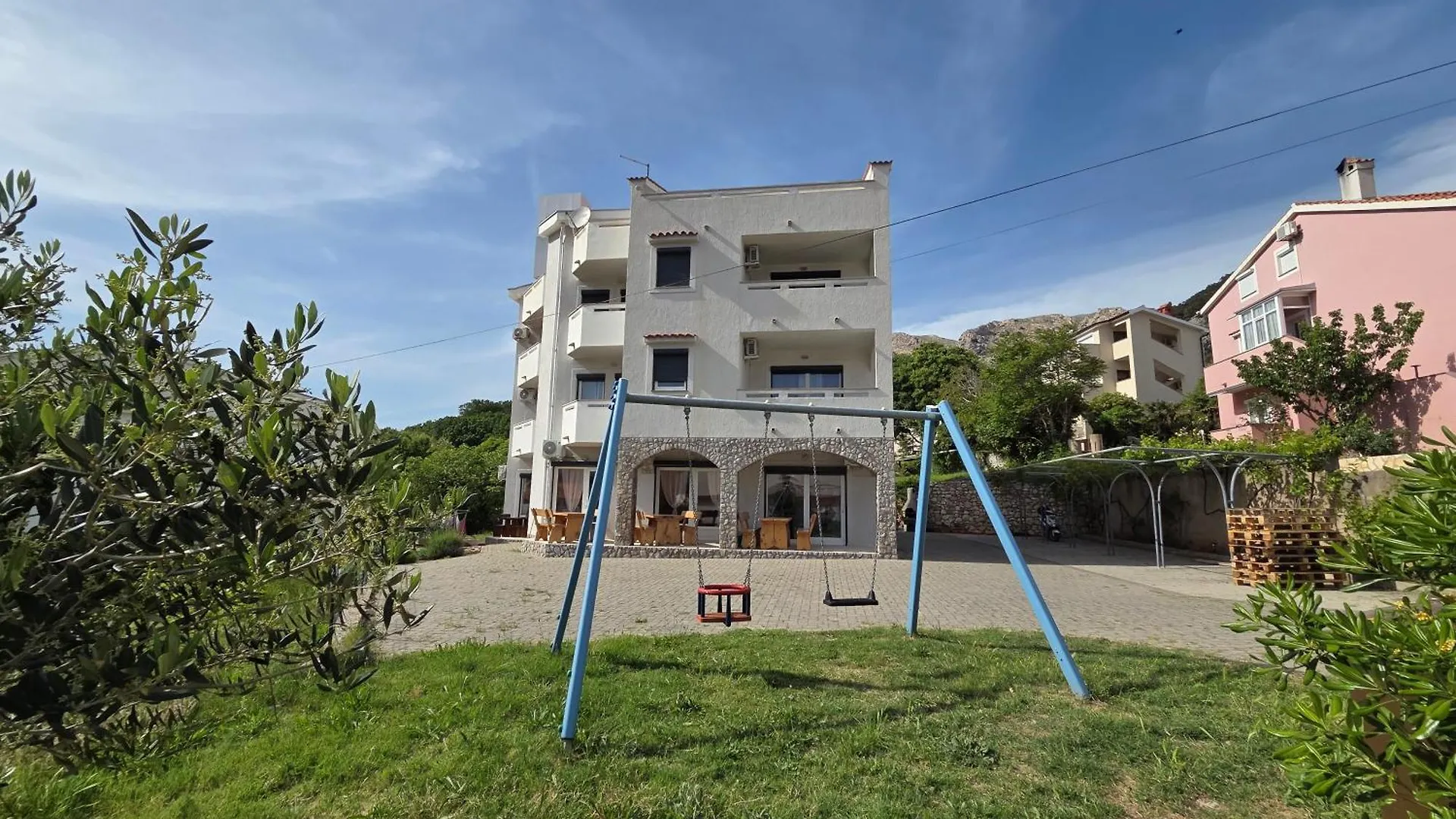 Apartments Leticia location